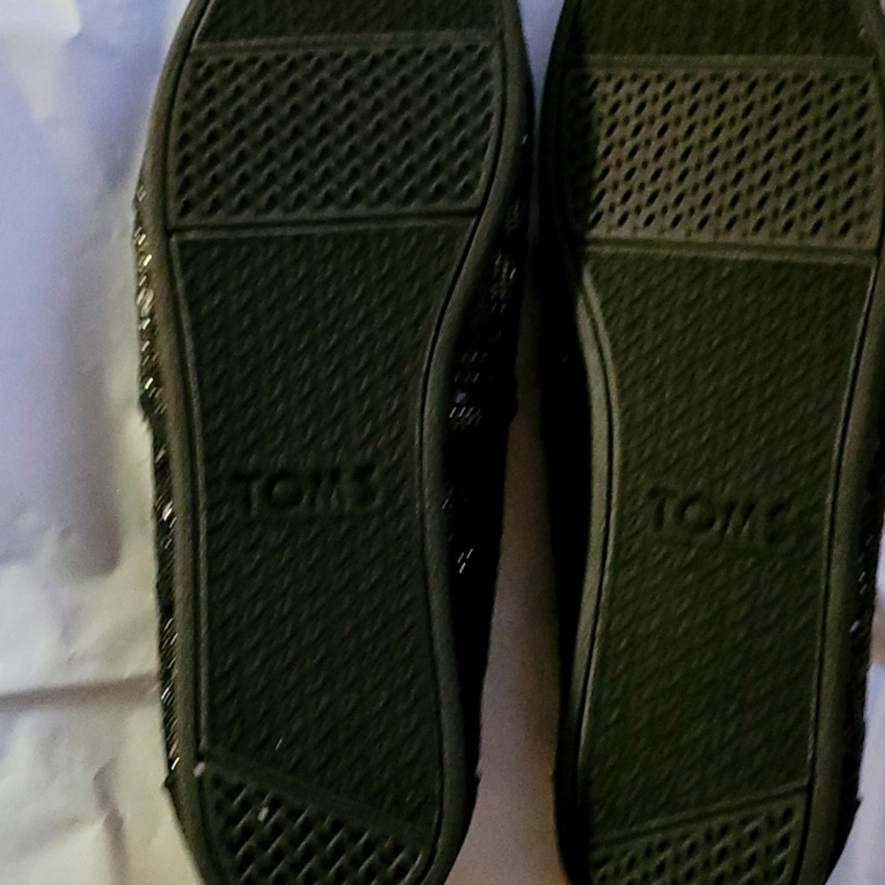 New,never worn Toms!